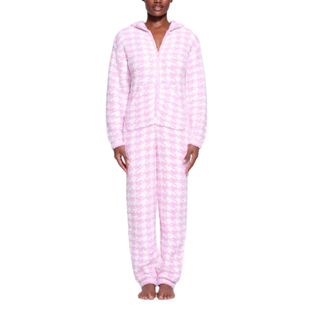 petal houndstooth SKIMS cozy knit unisex jogger suit ๐ pink SKIMS onesie - Picture 3 of 8